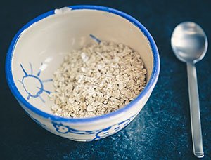 Propiedades de la avena integral en grano, cruda y en copos y sus beneficios en el organismo