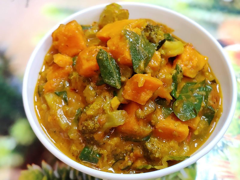 Curry vegano de leche de coco y vegetales