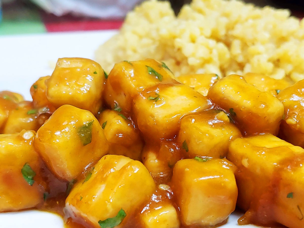 Receta de tofu a la naranja crujiente y vegana pollo a la naranja vegano