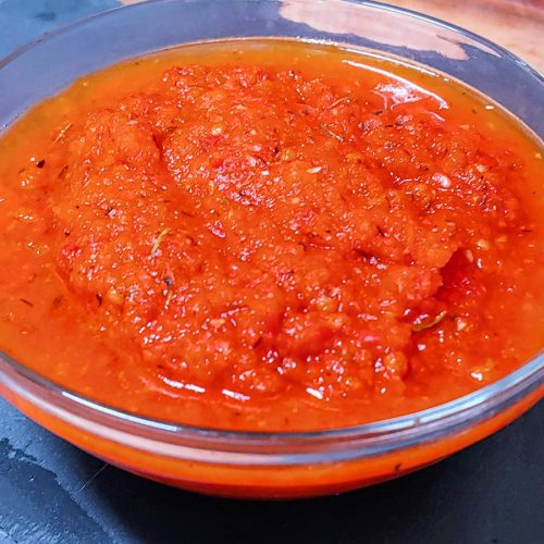 Salsa de tomate casera natural para pizza, pasta, albóndigas y lo que sea