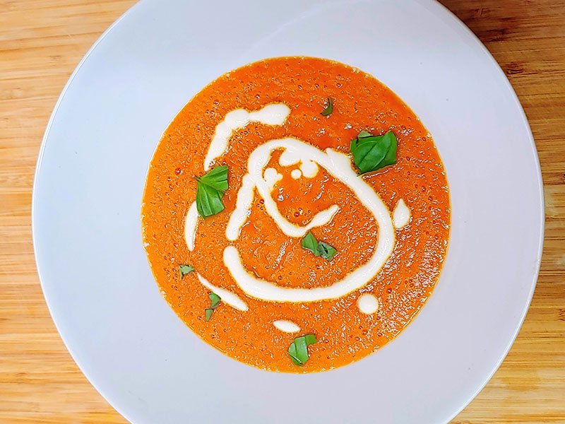 Sopa de tomate vegana